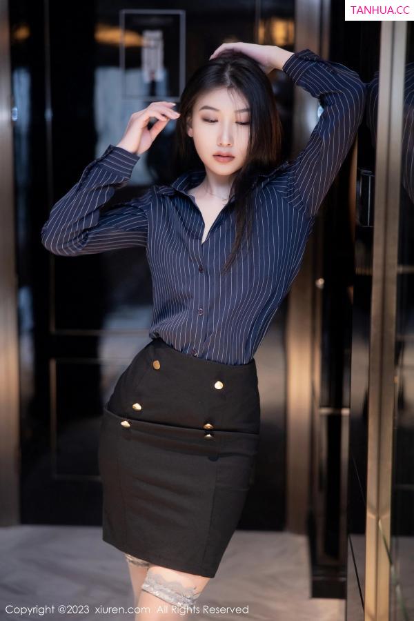   [XiuRen]高清写真图 2023.03.15 No.6418 李佳芮Cherie 短裙美腿第3张图片